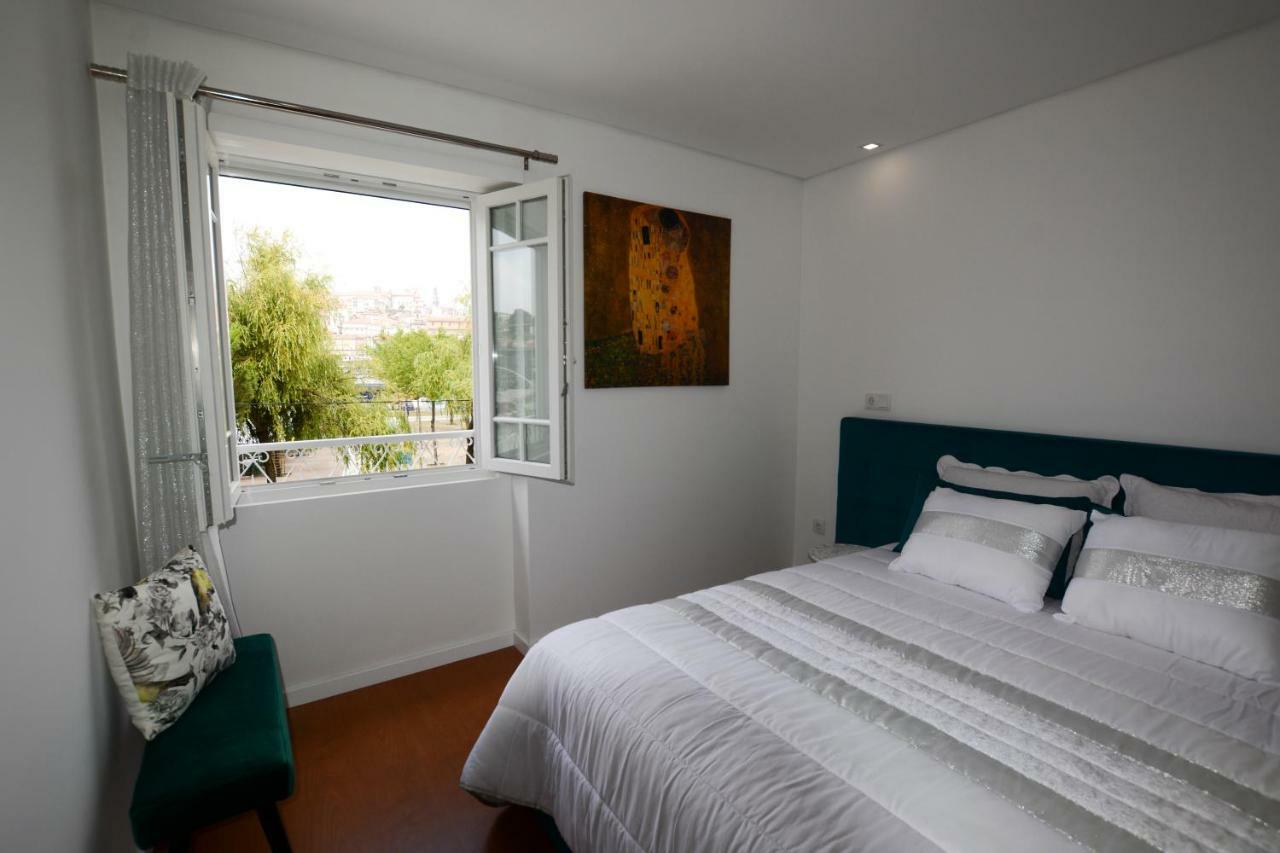 Luxury Golden River Apartment - In The Heart Of City Center And Wine Cellars 加亚新城 外观 照片